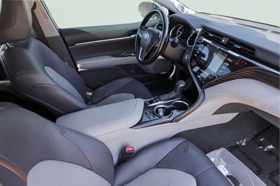 2020 Toyota Camry Hybrid XLE