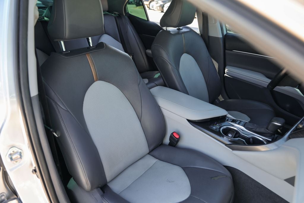 2020 Toyota Camry Hybrid XLE