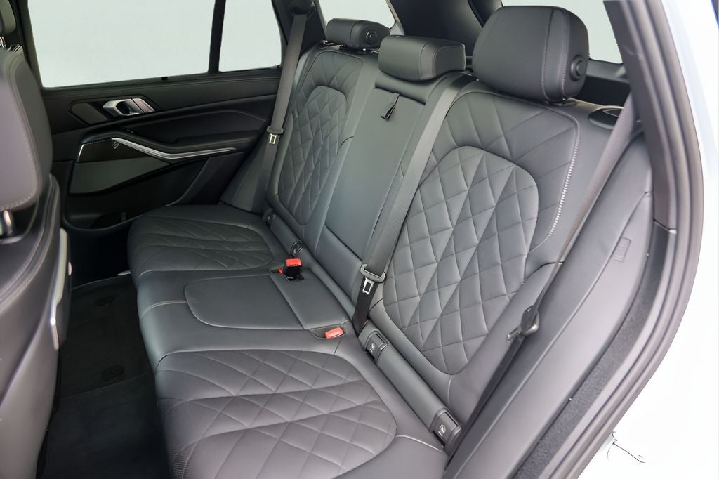 2025 BMW X5 M60i