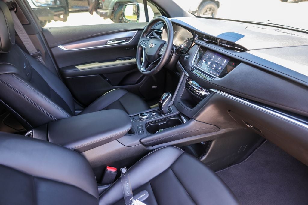 2025 Cadillac XT6 Luxury