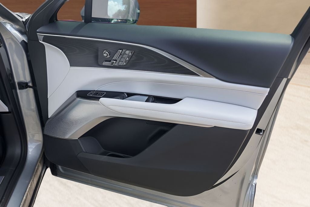 2025 Cadillac LYRIQ Sport