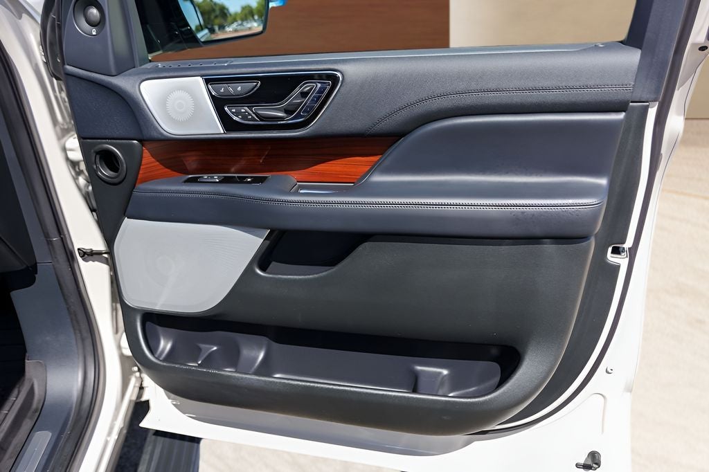 2022 Lincoln Navigator L Reserve