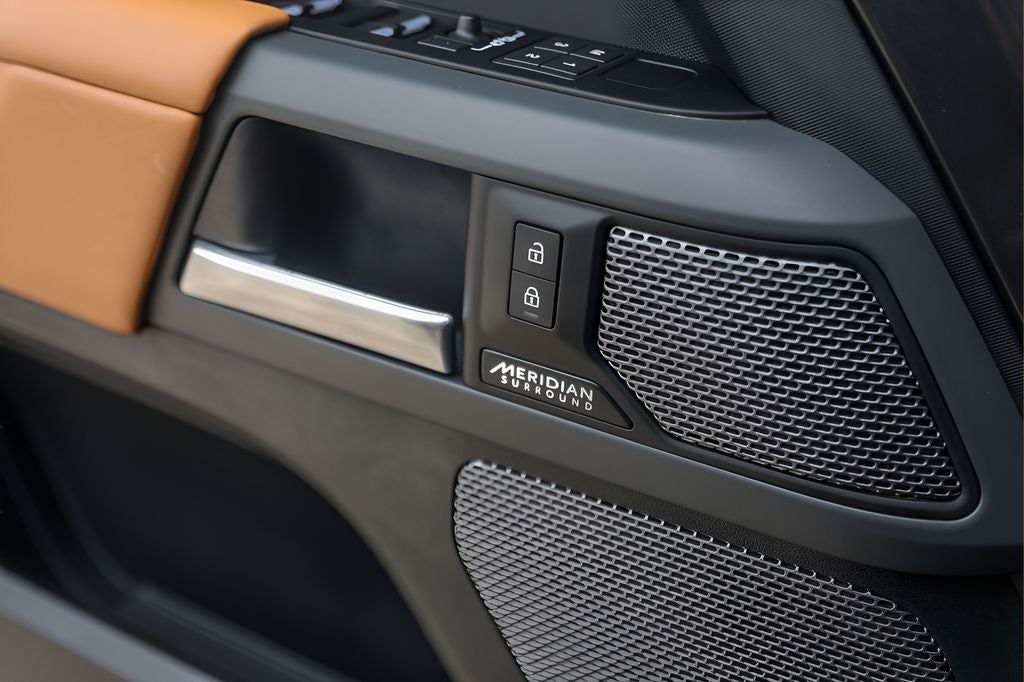 2024 Land Rover Defender 110 X-Dynamic SE