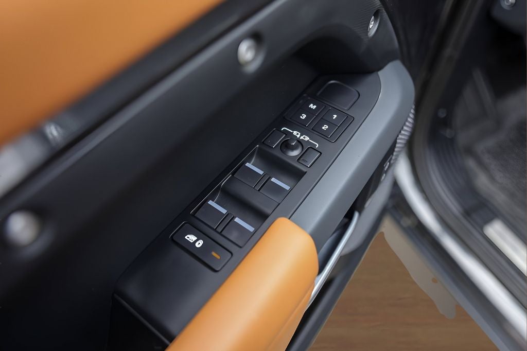 2024 Land Rover Defender 110 X-Dynamic SE