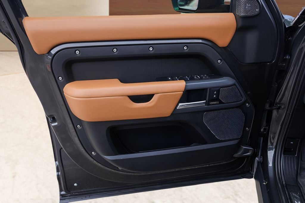 2024 Land Rover Defender 110 X-Dynamic SE