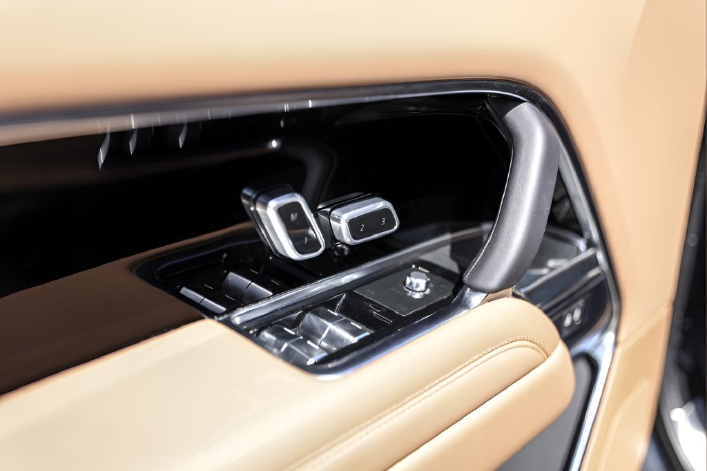 2026 Land Rover Range Rover SE LWB