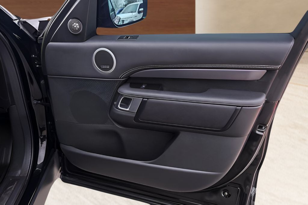 2024 Land Rover Discovery Metropolitan Edition