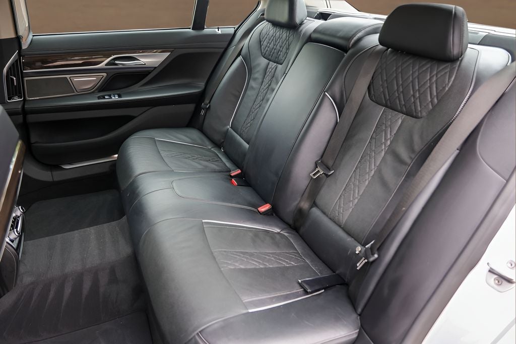 2020 BMW 7 Series 740i