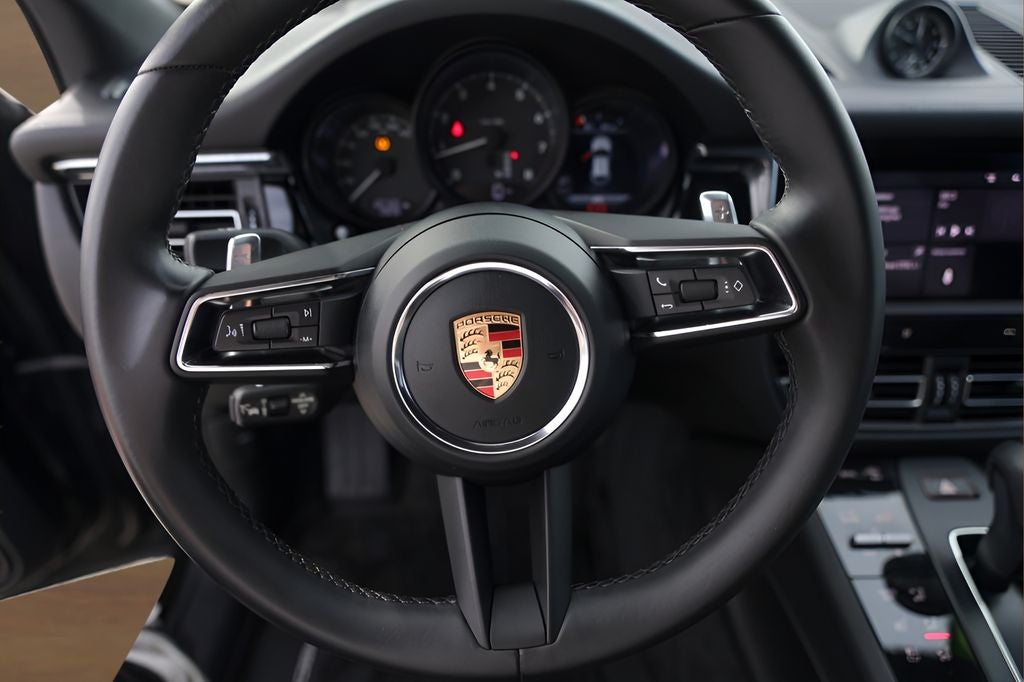 2025 Porsche Macan Base