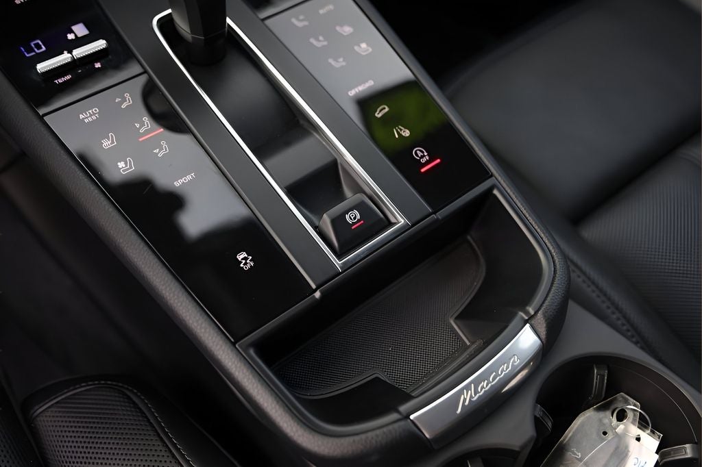 2025 Porsche Macan Base