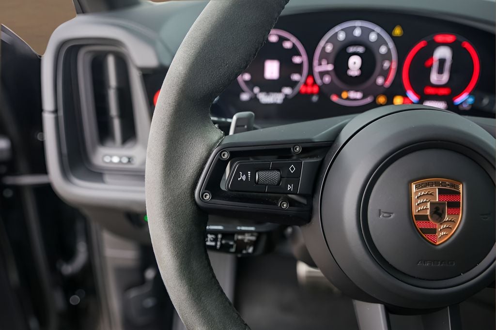 2025 Porsche Cayenne Coupe GTS
