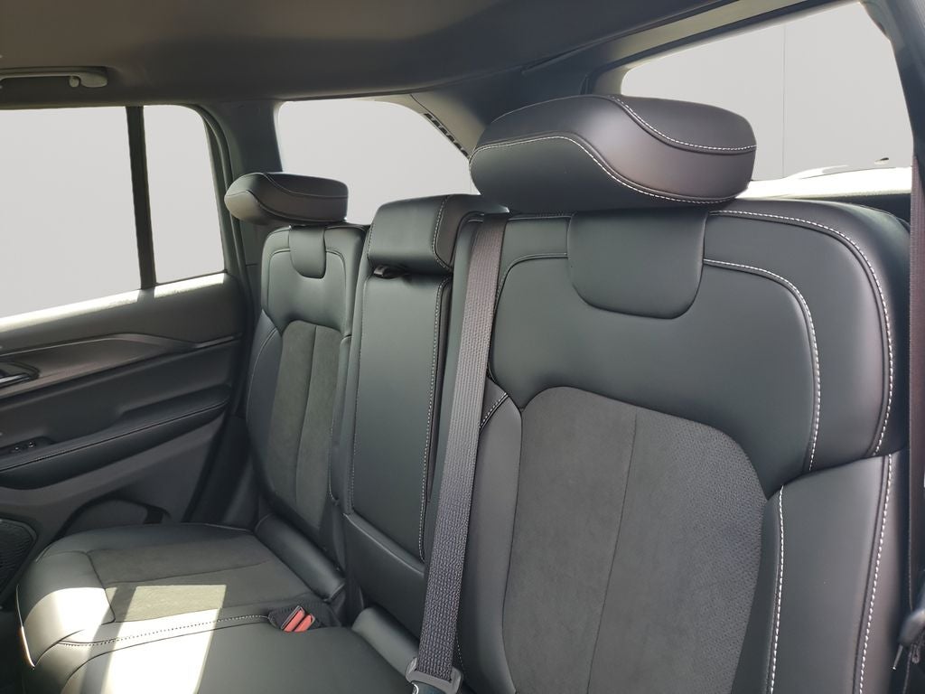 2025 Jeep Grand Cherokee Altitude X AEV