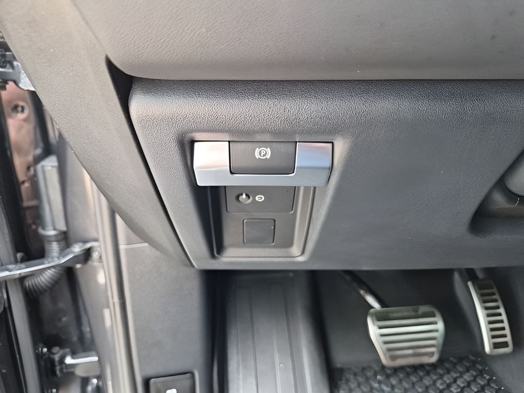 2024 Land Rover Defender 110 Carpathian Edition