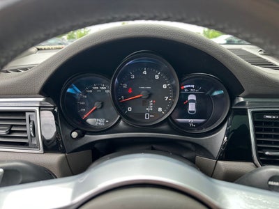 2018 Porsche Macan Base