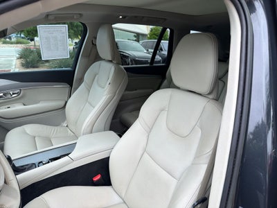 2022 Volvo XC90 T5 Momentum