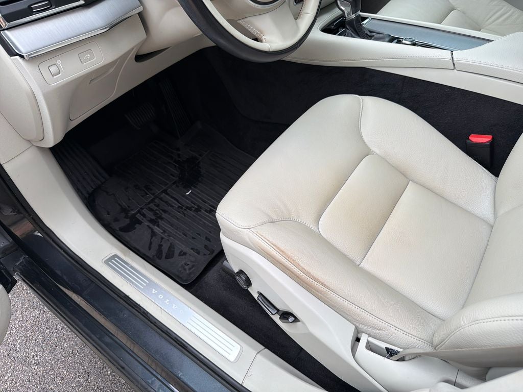 2022 Volvo XC90 T5 Momentum