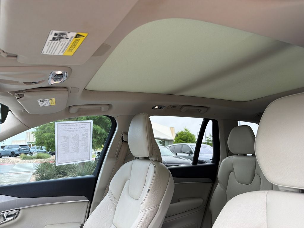 2022 Volvo XC90 T5 Momentum
