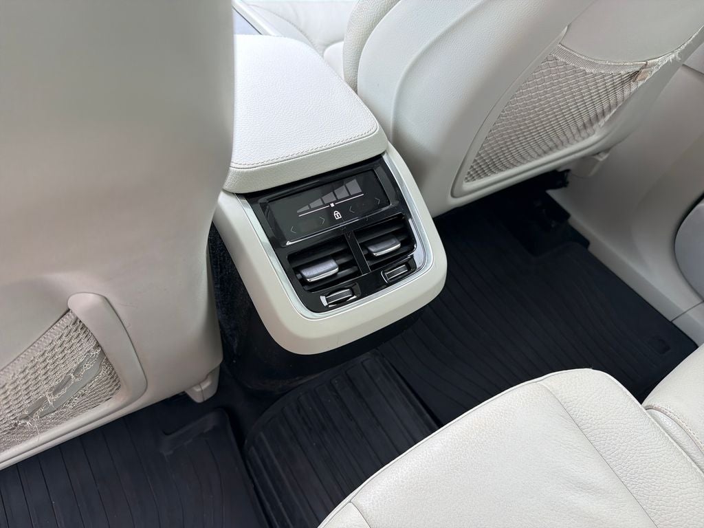 2022 Volvo XC90 T5 Momentum
