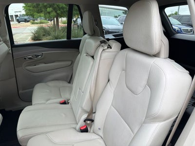2022 Volvo XC90 T5 Momentum