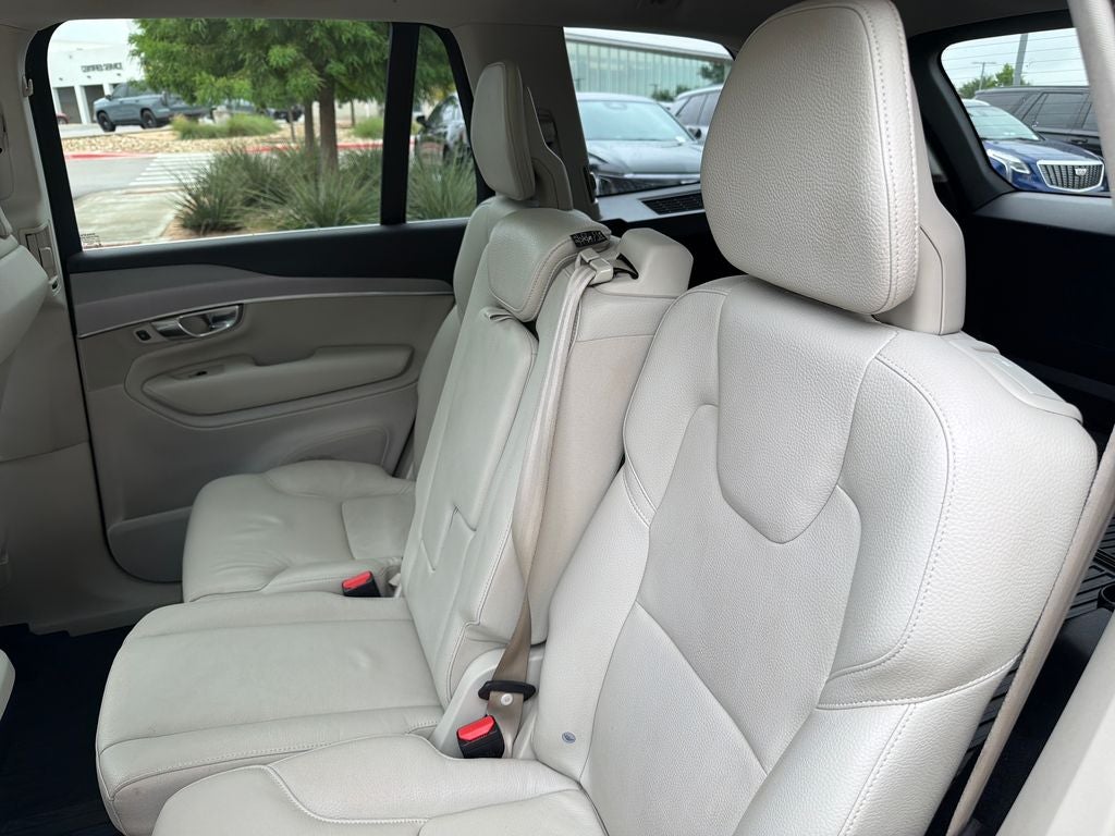 2022 Volvo XC90 T5 Momentum