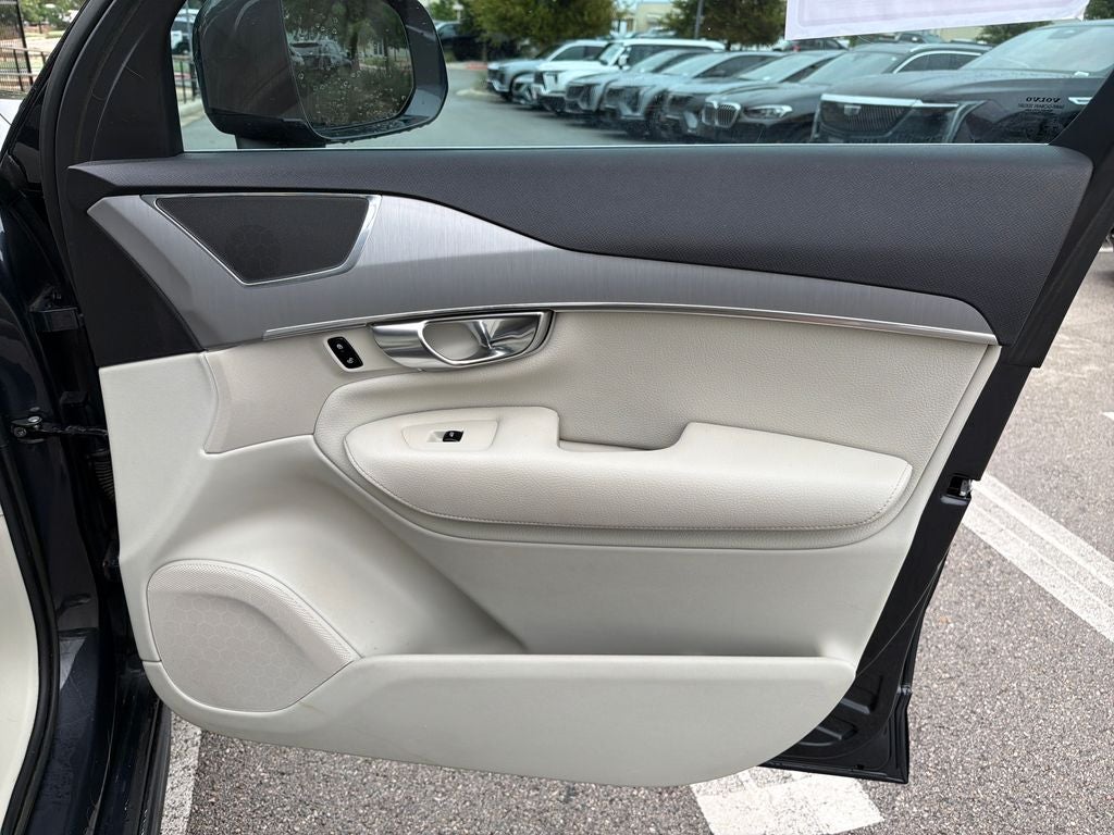2022 Volvo XC90 T5 Momentum
