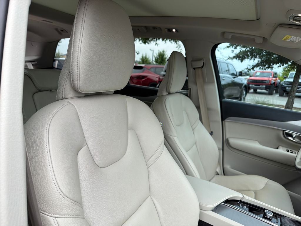 2022 Volvo XC90 T5 Momentum