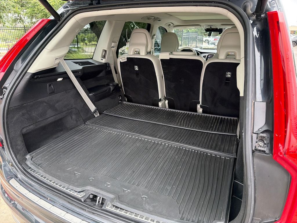 2022 Volvo XC90 T5 Momentum