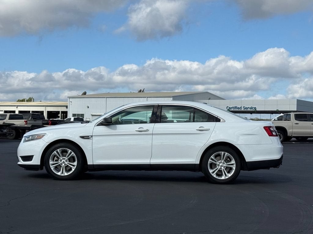 2016 Ford Taurus SE