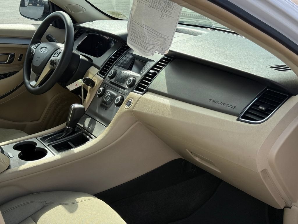 2016 Ford Taurus SE