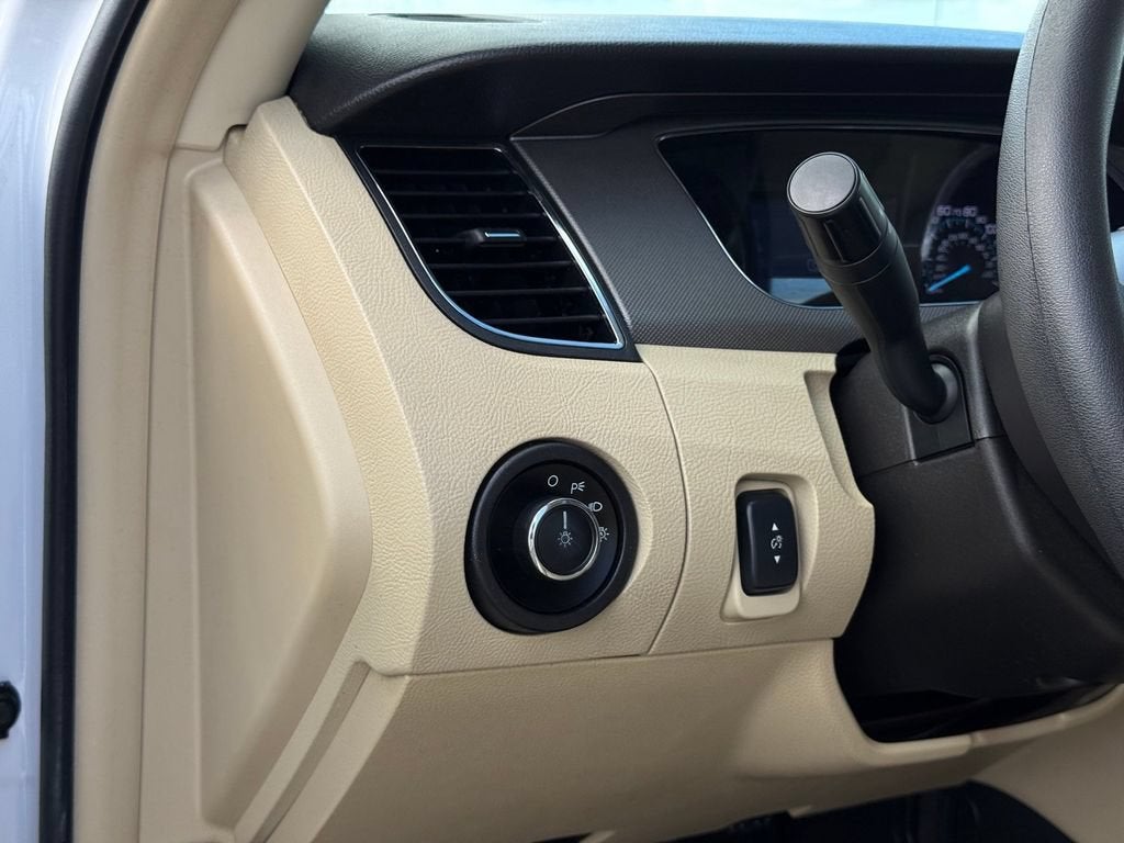 2016 Ford Taurus SE