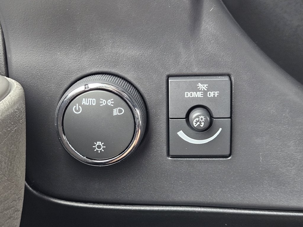 2025 Chevrolet Express Passenger 1LS