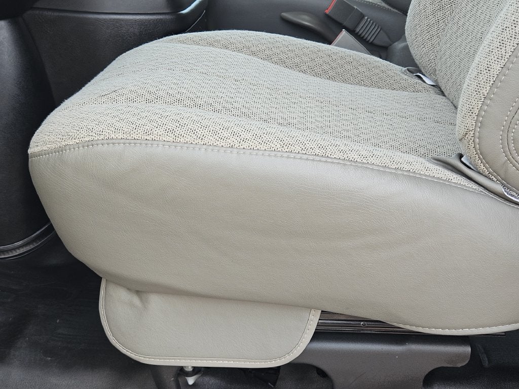2025 Chevrolet Express Passenger 1LS