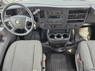 2025 Chevrolet Express Passenger 1LS