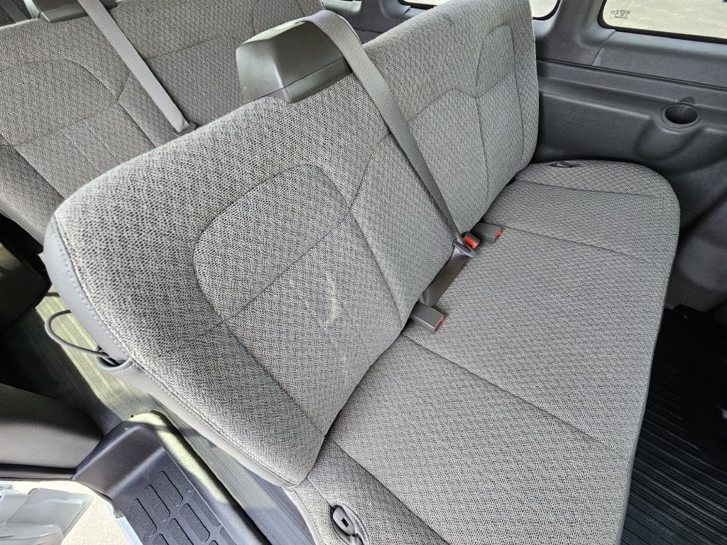 2025 Chevrolet Express Passenger 1LS