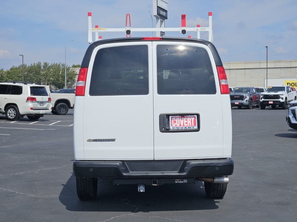 2025 Chevrolet Express Passenger 1LS