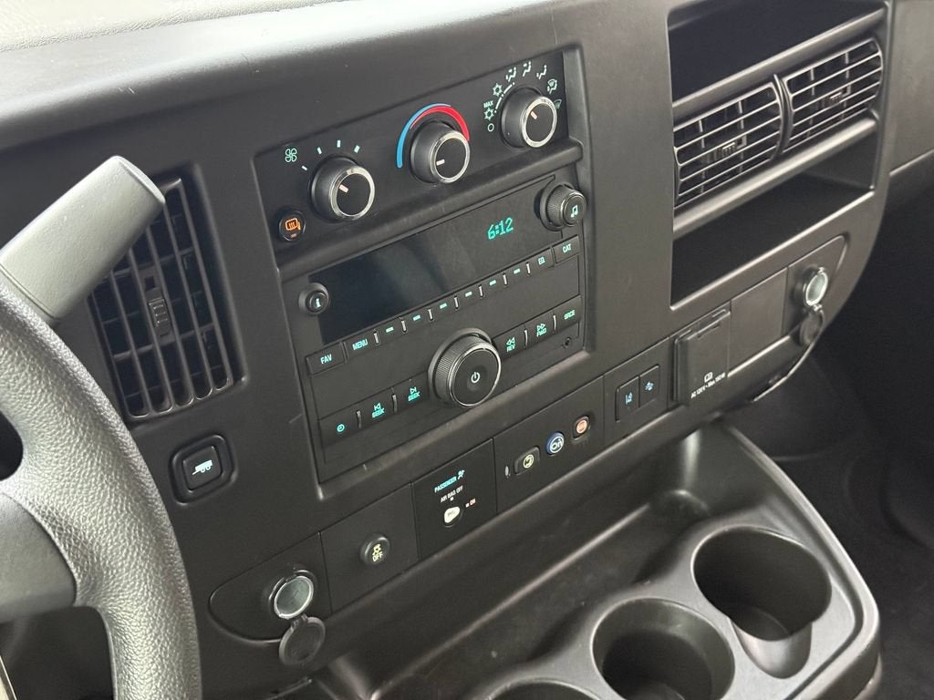 2024 Chevrolet Express Passenger 3500 1LT