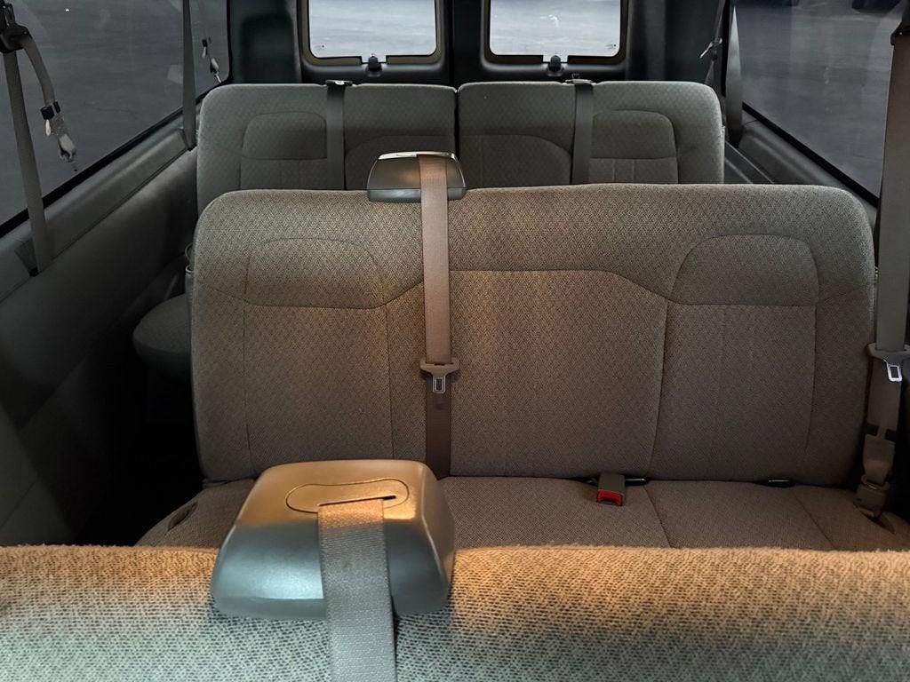 2024 Chevrolet Express Passenger 3500 1LT