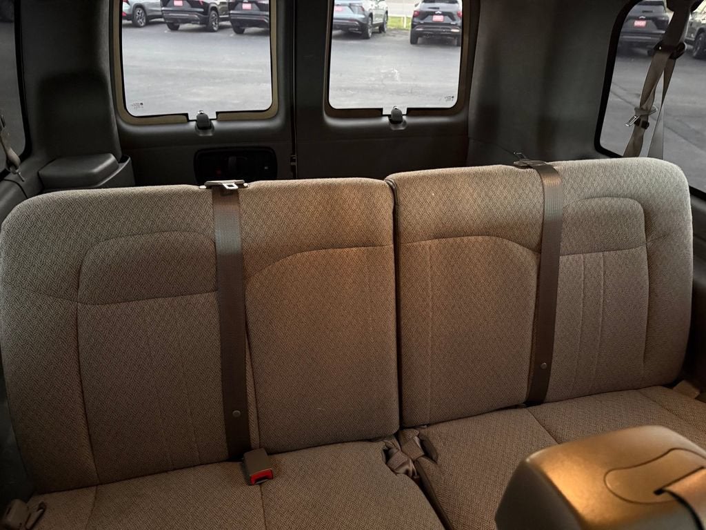 2024 Chevrolet Express Passenger 3500 1LT