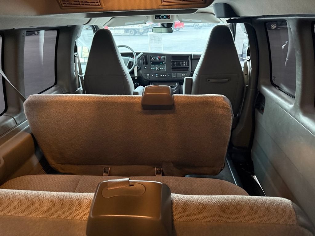 2024 Chevrolet Express Passenger 3500 1LT