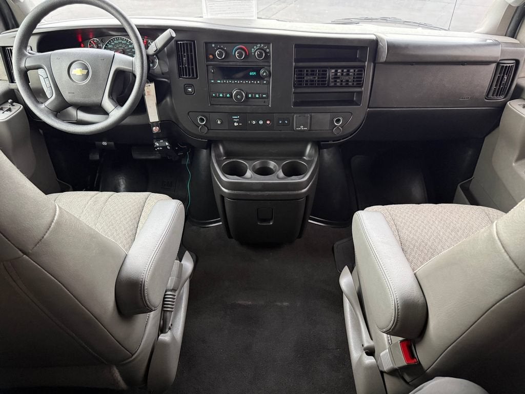 2024 Chevrolet Express Passenger 3500 1LT