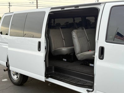 2024 Chevrolet Express Passenger 3500 1LT