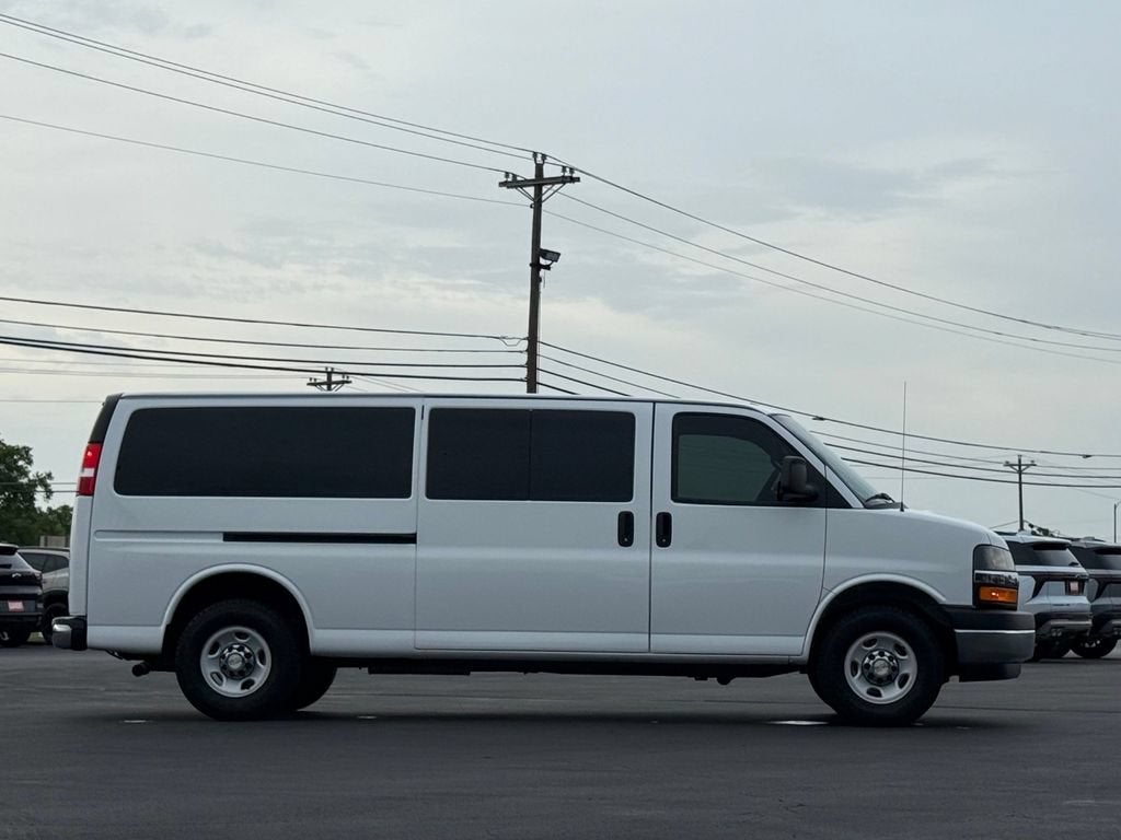 2024 Chevrolet Express Passenger 3500 1LT