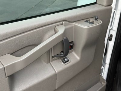 2024 Chevrolet Express Passenger 3500 1LT