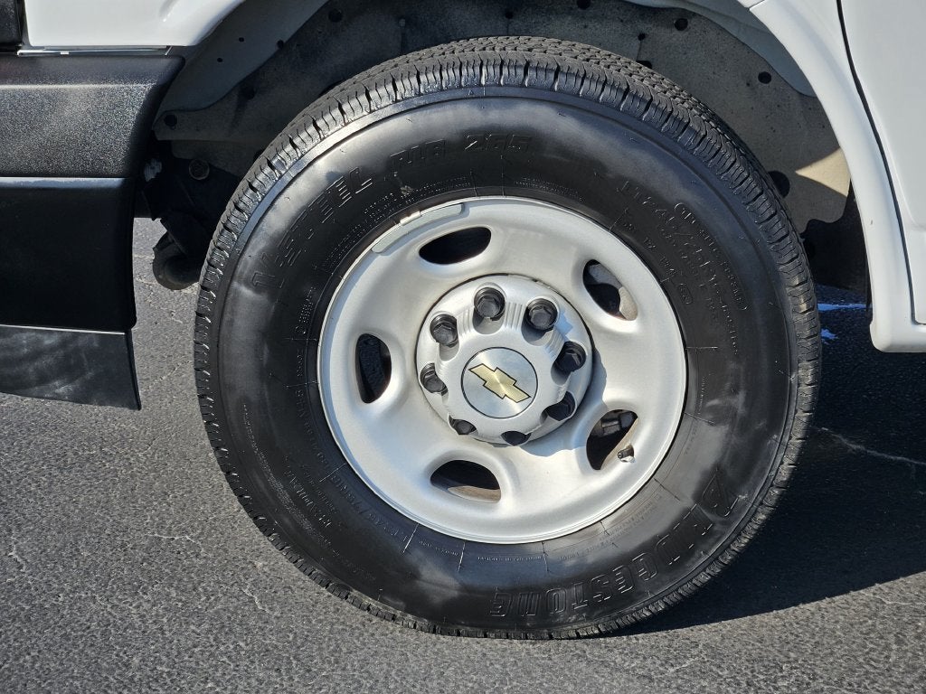 2025 Chevrolet Express Cargo WT