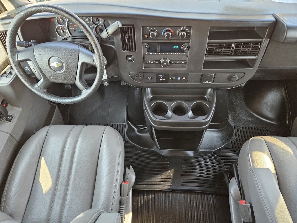 2025 Chevrolet Express Cargo WT