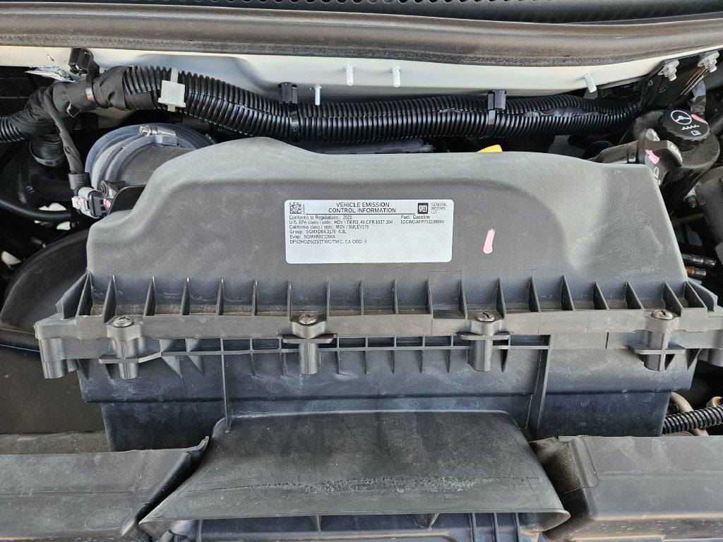 2025 Chevrolet Express Cargo WT