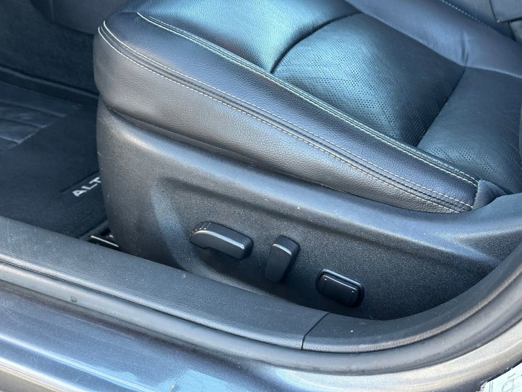 2023 Nissan Altima SL FWD