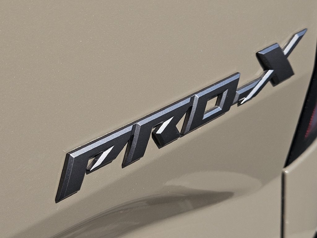 2022 Nissan Frontier Crew Cab PRO-X 4x2