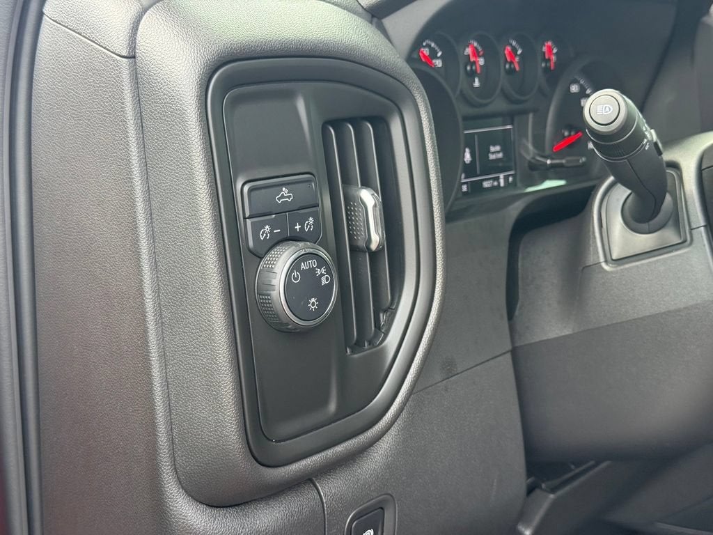 2025 Chevrolet Silverado 1500 Custom