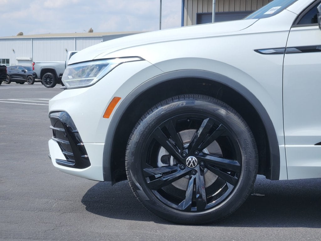 2024 Volkswagen Tiguan 2.0T SE R-Line Black